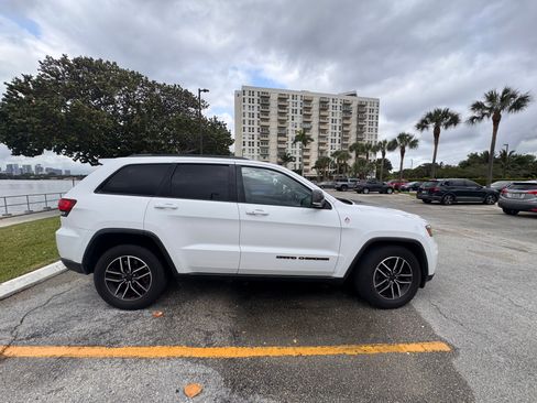 Used 2019 Jeep Grand Cherokee Trailhawk AWD/4WD image 8