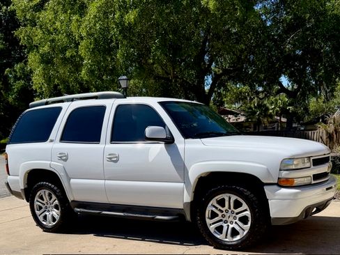 Used 2004 Chevrolet Tahoe Z71 w/ Z71 Preferred Equipment Group AWD/4WD image 2