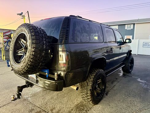 Used 2005 GMC Yukon XL 2500 SLT w/ SLT Preferred Equipment Group image 2