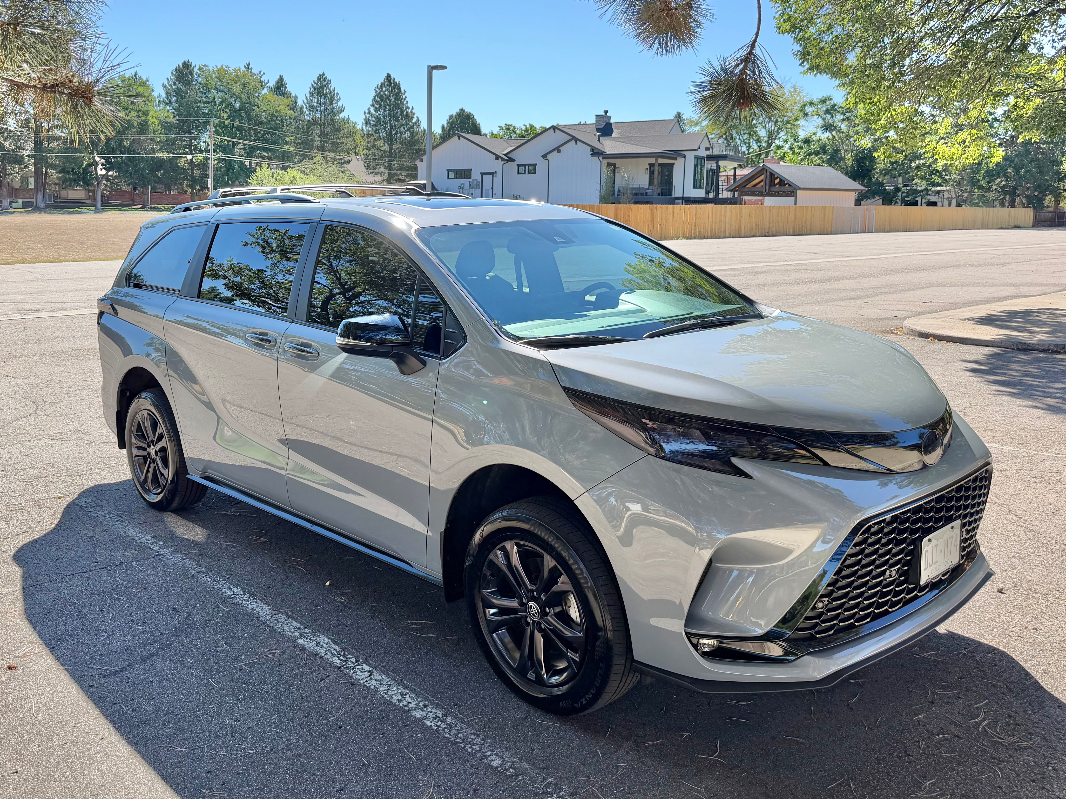 Used 2025 Toyota Sienna XSE w/ XSE Premium Package AWD/4WD image 5
