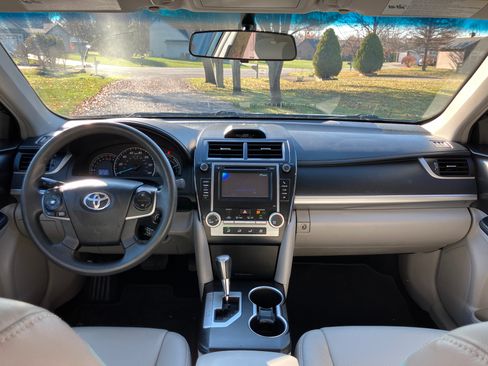 Used 2014 Toyota Camry LE image 16