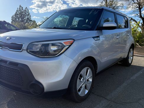 Used 2016 Kia Soul FWD image 2