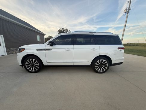 Used 2023 Lincoln Navigator Reserve AWD/4WD image 14