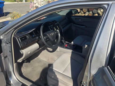 Used 2016 Toyota Camry LE FWD image 11