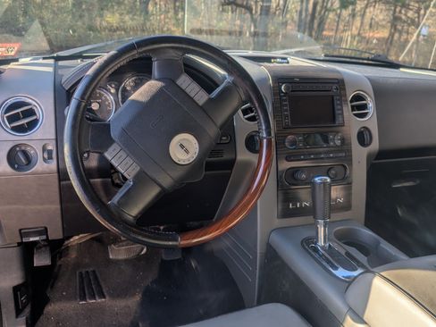 Used 2007 Lincoln Mark LT 4x4 image 6