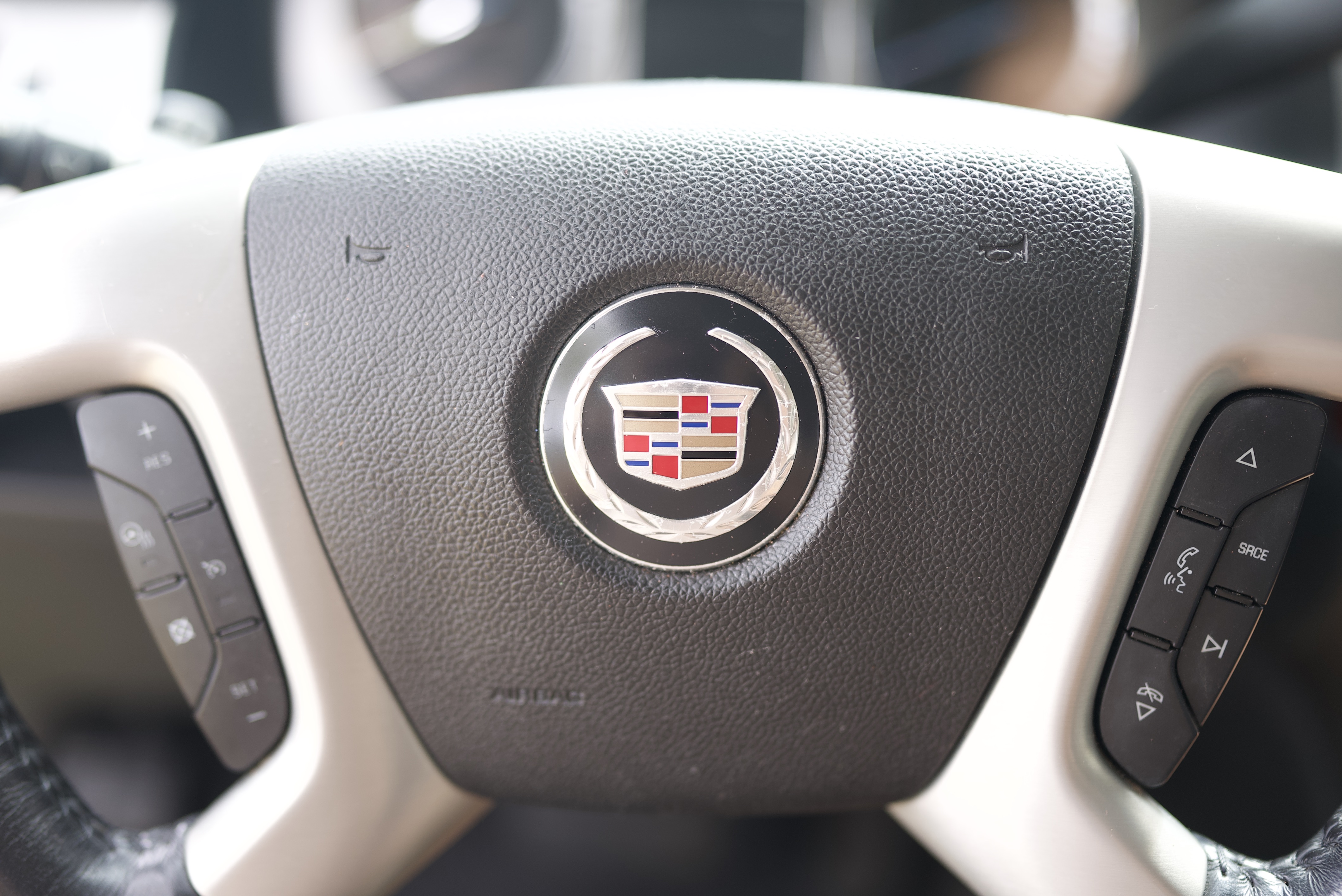Used 2011 Cadillac Escalade Premium AWD/4WD image 17