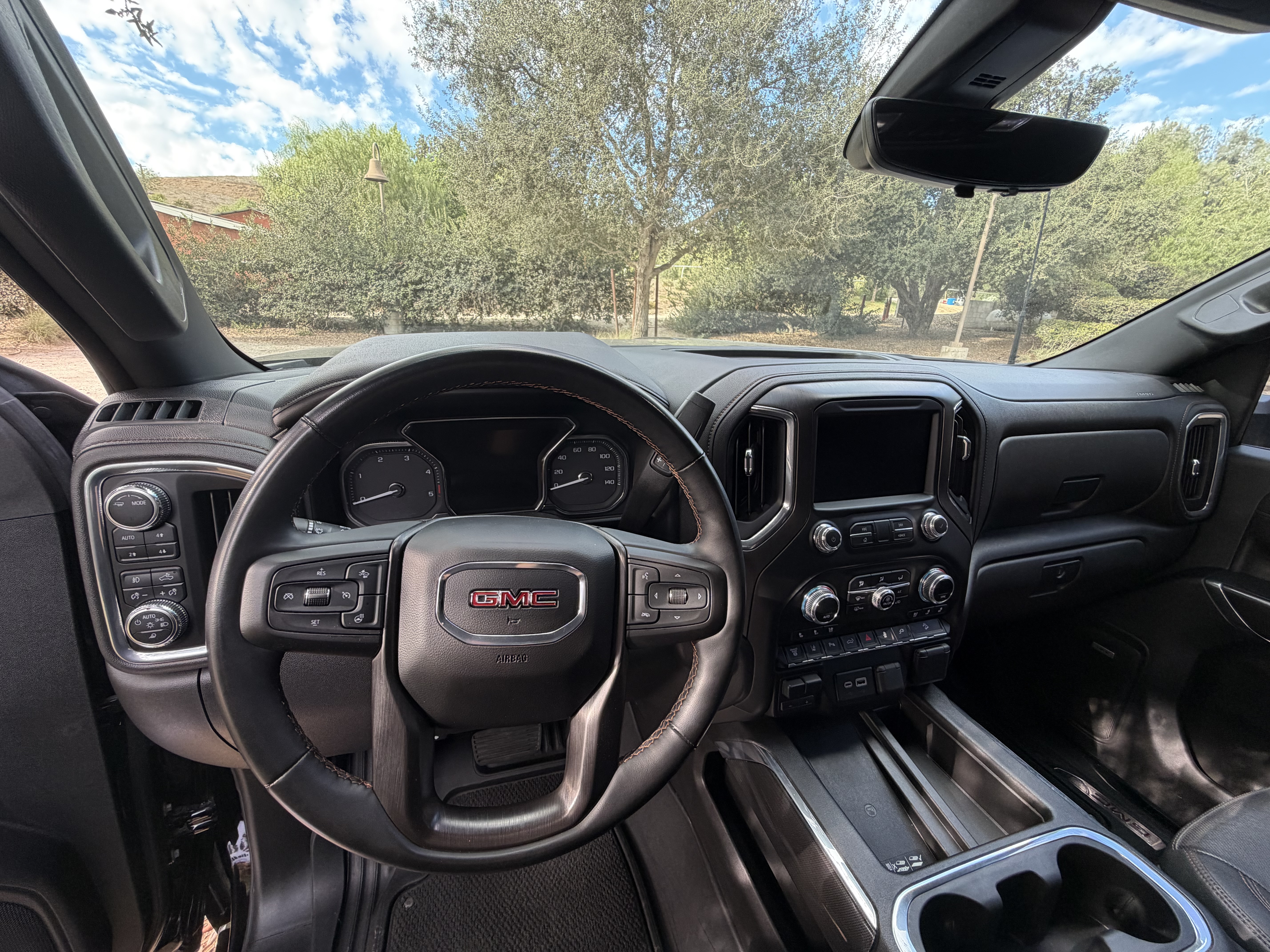 Used 2023 GMC Sierra 2500 AT4 w/ AT4 Preferred Package AWD/4WD image 19