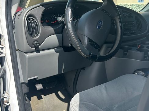 Used 2008 Ford E-350 and Econoline 350 XLT image 8