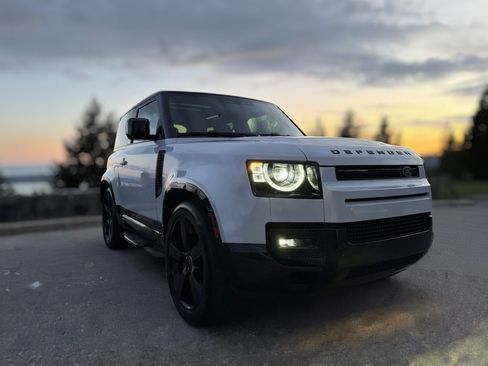 Used 2022 Land Rover Defender 90 image 4