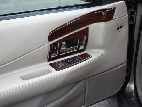 Used 2002 Cadillac Eldorado ESC w/ Preffered Equipment Group FWD image 10
