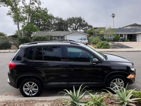 Used 2016 Volkswagen Tiguan S image 4