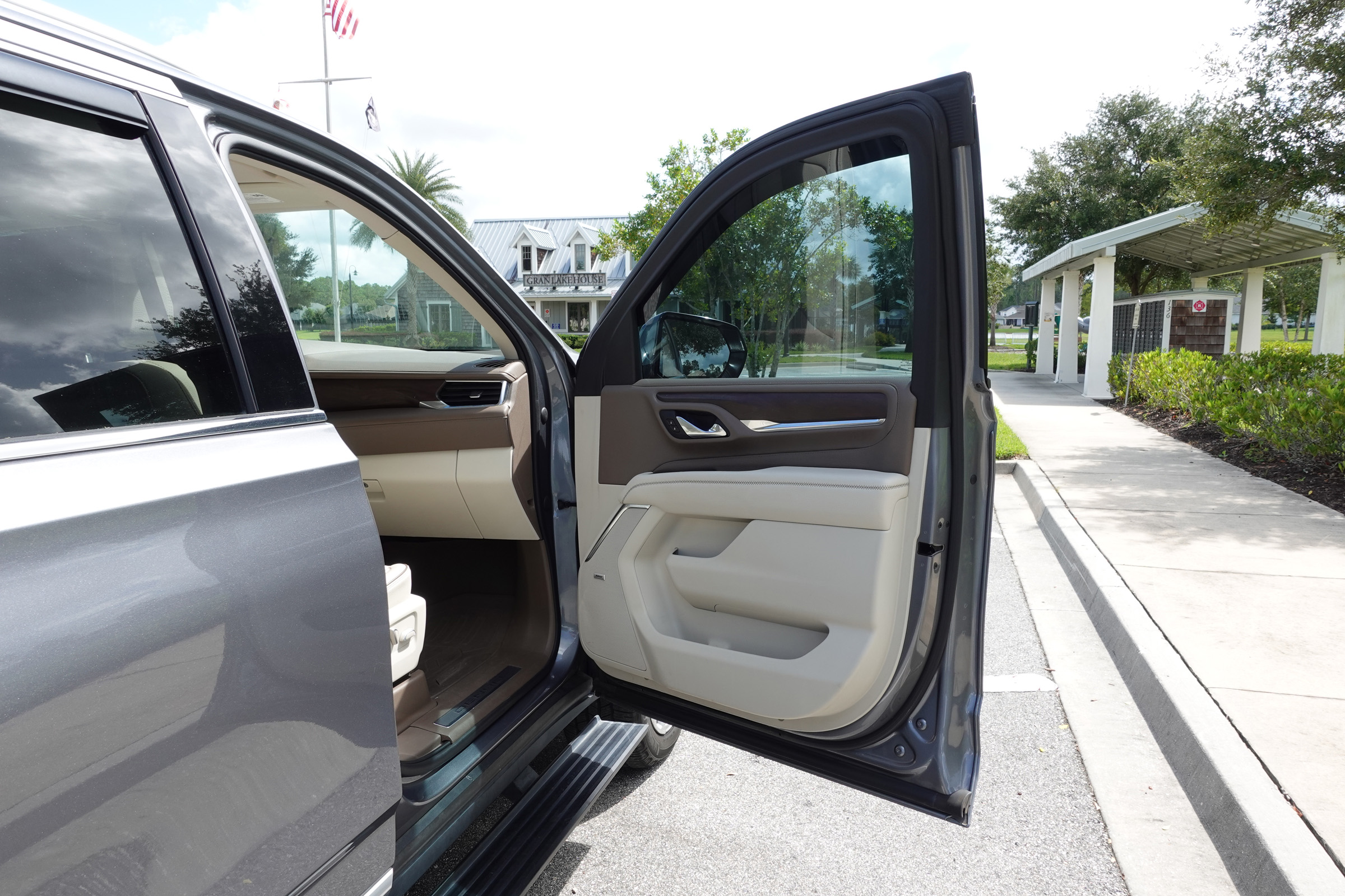 Used 2021 GMC Yukon Denali w/ Denali Ultimate Package AWD/4WD image 27