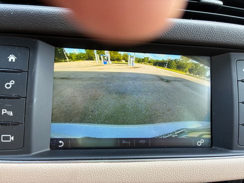 Used 2017 Jaguar XF Premium RWD image 22