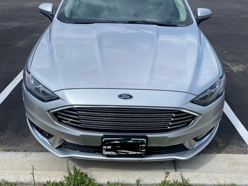 Used 2018 Ford Fusion SE w/ Equipment Group 201A FWD image 6