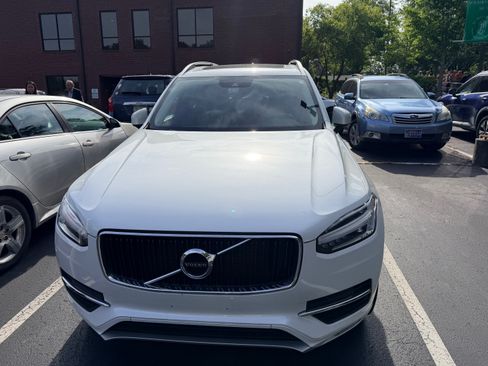 Used 2018 Volvo XC90 T5 Momentum AWD/4WD image 1