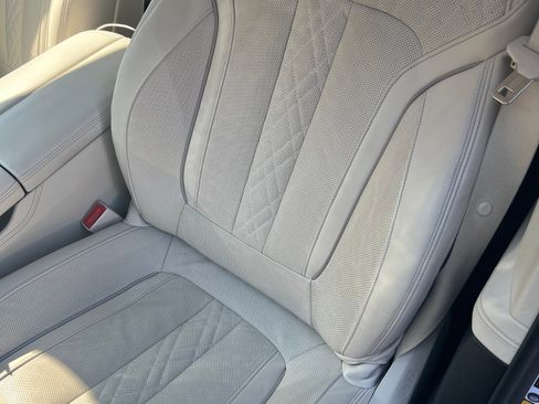 Used 2021 BMW 750i xDrive w/ Executive Package image 12