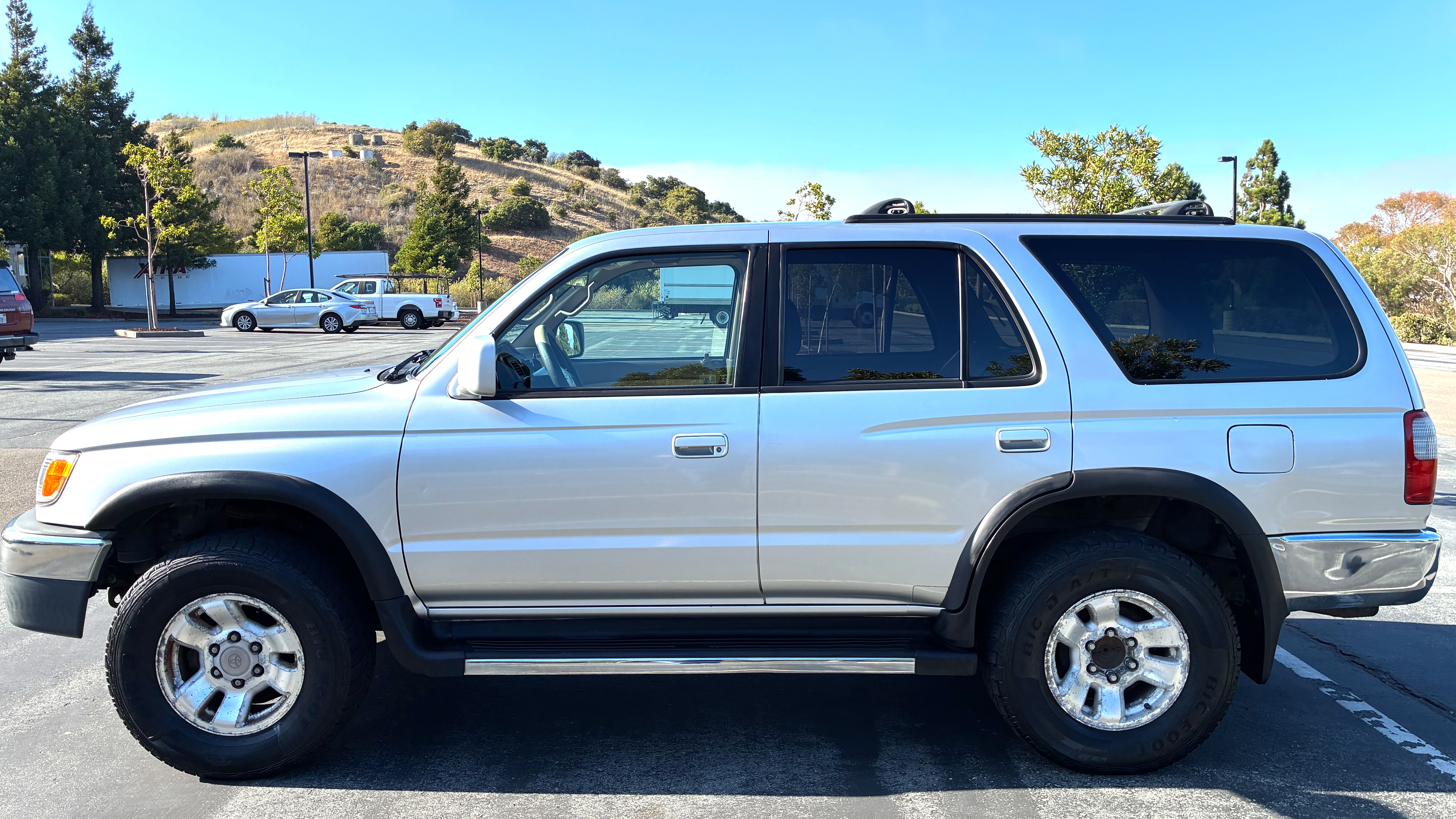 Used 2000 Toyota 4Runner SR5 AWD/4WD image 2
