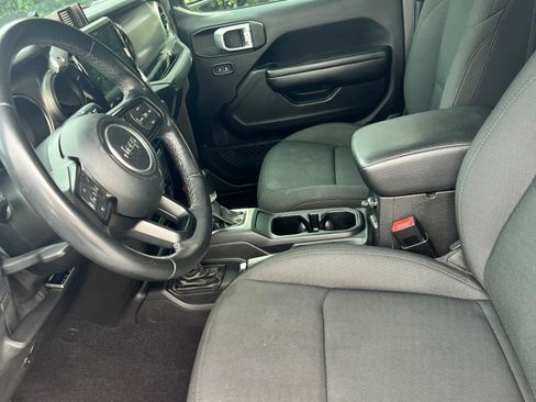 Used 2020 Jeep Gladiator Sport w/ Quick Order Package 24S image 9