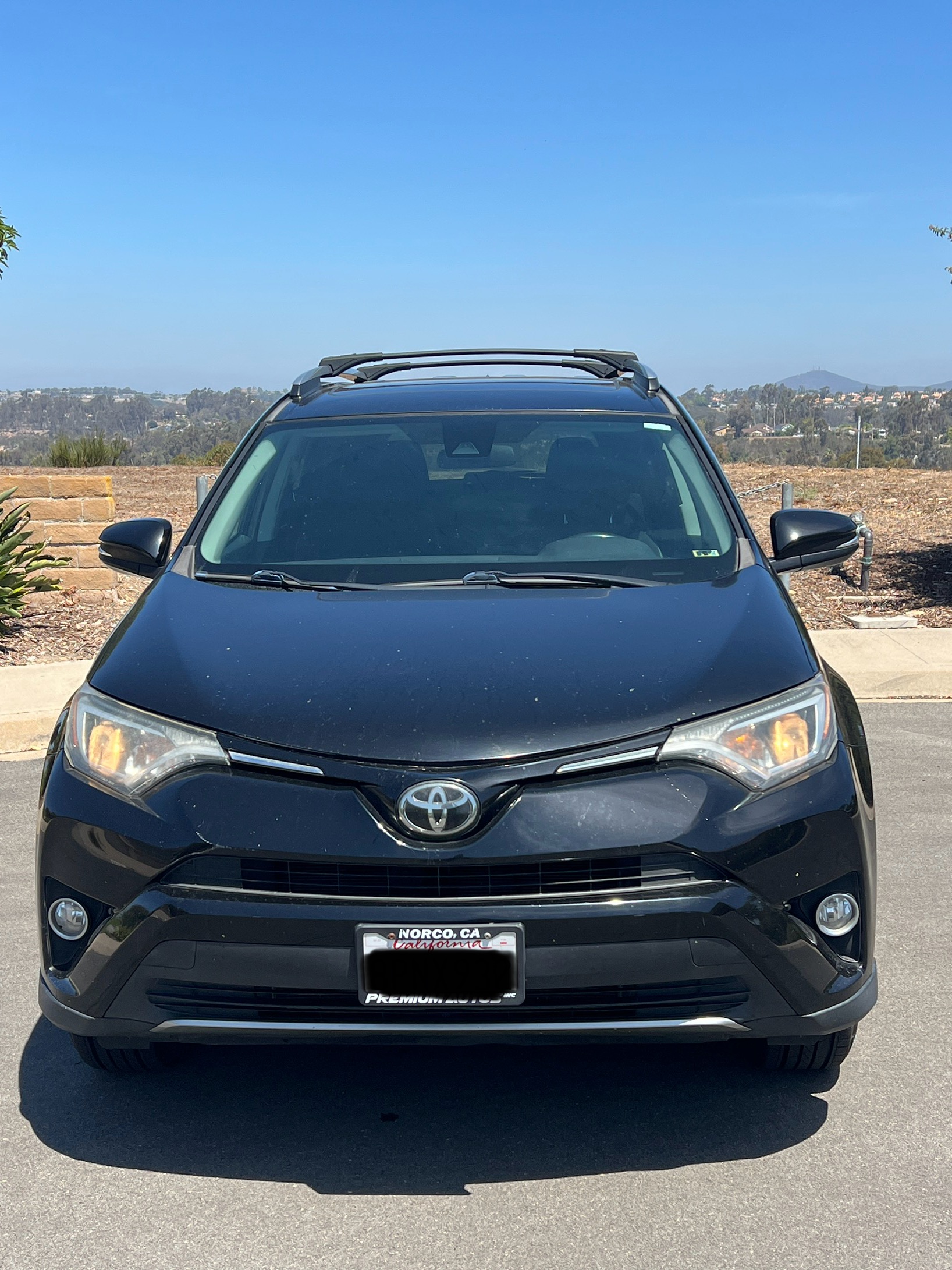 Used 2017 Toyota RAV4 XLE FWD image 1