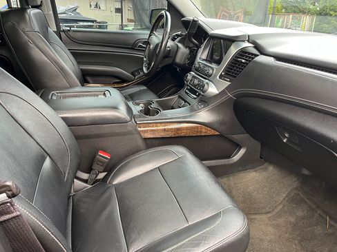 Used 2016 Chevrolet Suburban LT image 8