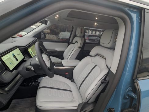 Used 2026 Rivian R1S Adventure image 8