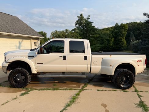 Used 2005 Ford F350 Lariat AWD/4WD image 1