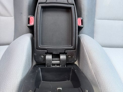 Used 2015 Toyota Corolla L image 25