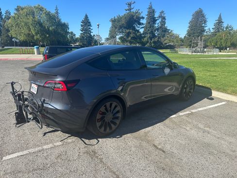 Used 2021 Tesla Model Y Performance image 2