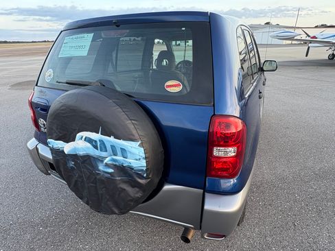 Used 2004 Toyota RAV4 2WD image 10