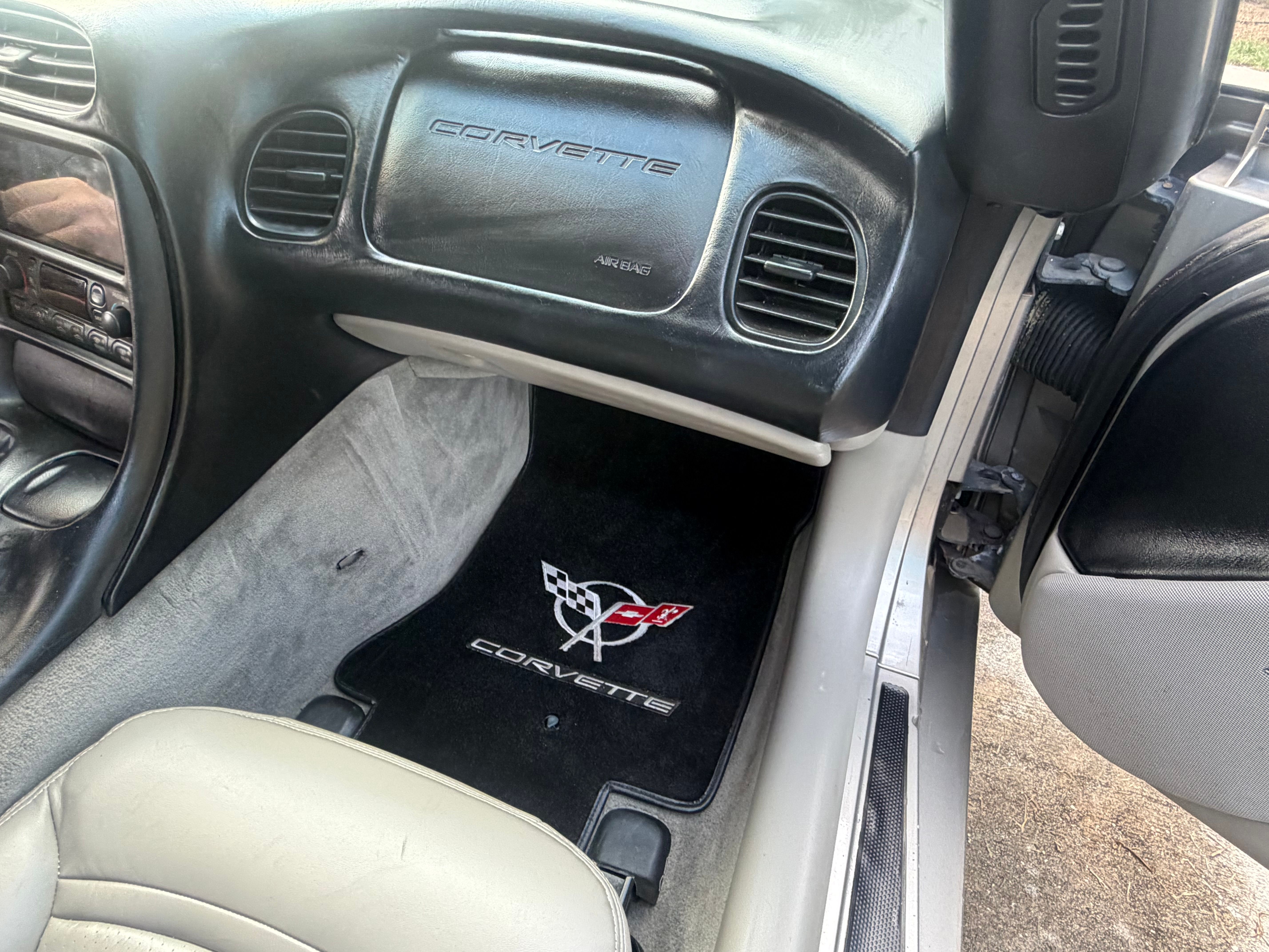 Used 2001 Chevrolet Corvette Convertible w/ Preferred Equipment Group2 RWD image 12