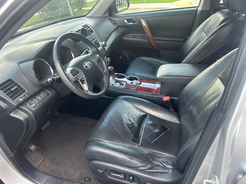 Used 2012 Toyota Highlander Limited w/ Tow Pkg FWD image 9