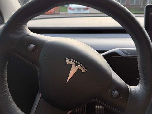 Used 2021 Tesla Model Y Long Range AWD/4WD image 13