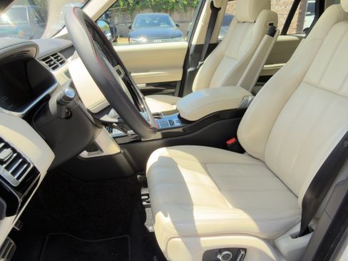 Used 2017 Land Rover Range Rover HSE AWD/4WD image 12