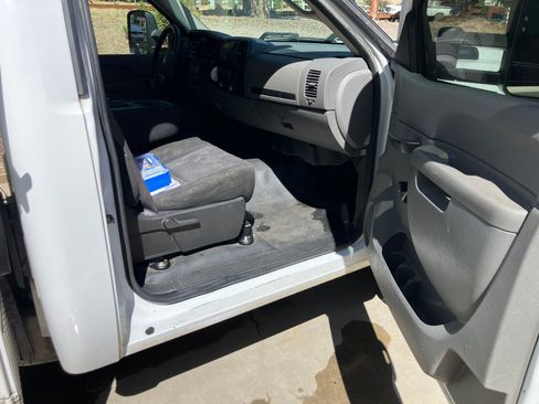 Used 2011 Chevrolet Silverado 2500 W/T RWD image 8