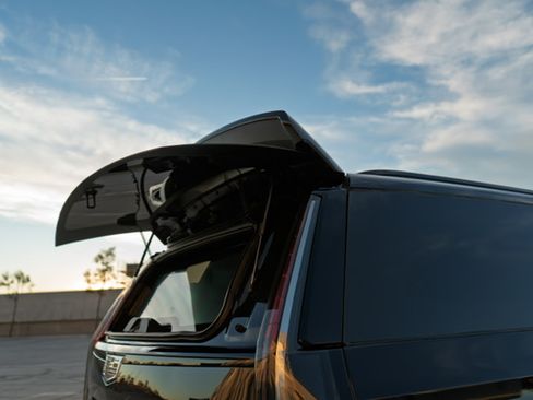 Used 2024 Cadillac Escalade ESV V w/ LPO, ONYX Package AWD/4WD image 8