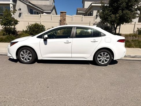 Used 2024 Toyota Corolla LE FWD image 2