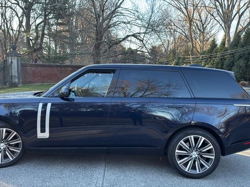 Used 2023 Land Rover Range Rover Long Wheelbase Autobiography image 1