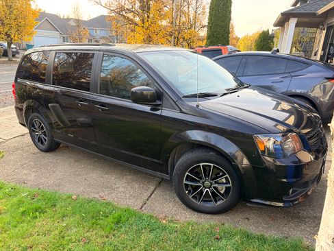 Used 2018 Dodge Grand Caravan GT image 1