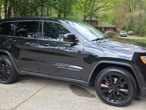 Used 2012 Jeep Grand Cherokee Altitude image 1
