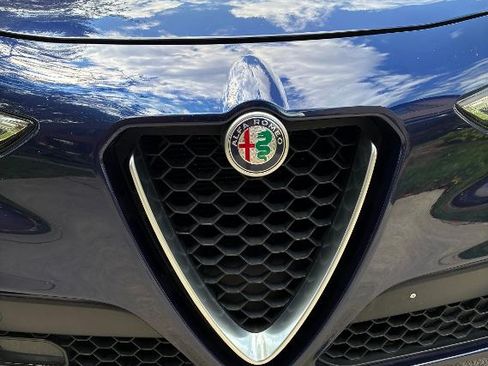 Used 2018 Alfa Romeo Stelvio Sport w/ Quick Order Package 22J Sport AWD/4WD image 5