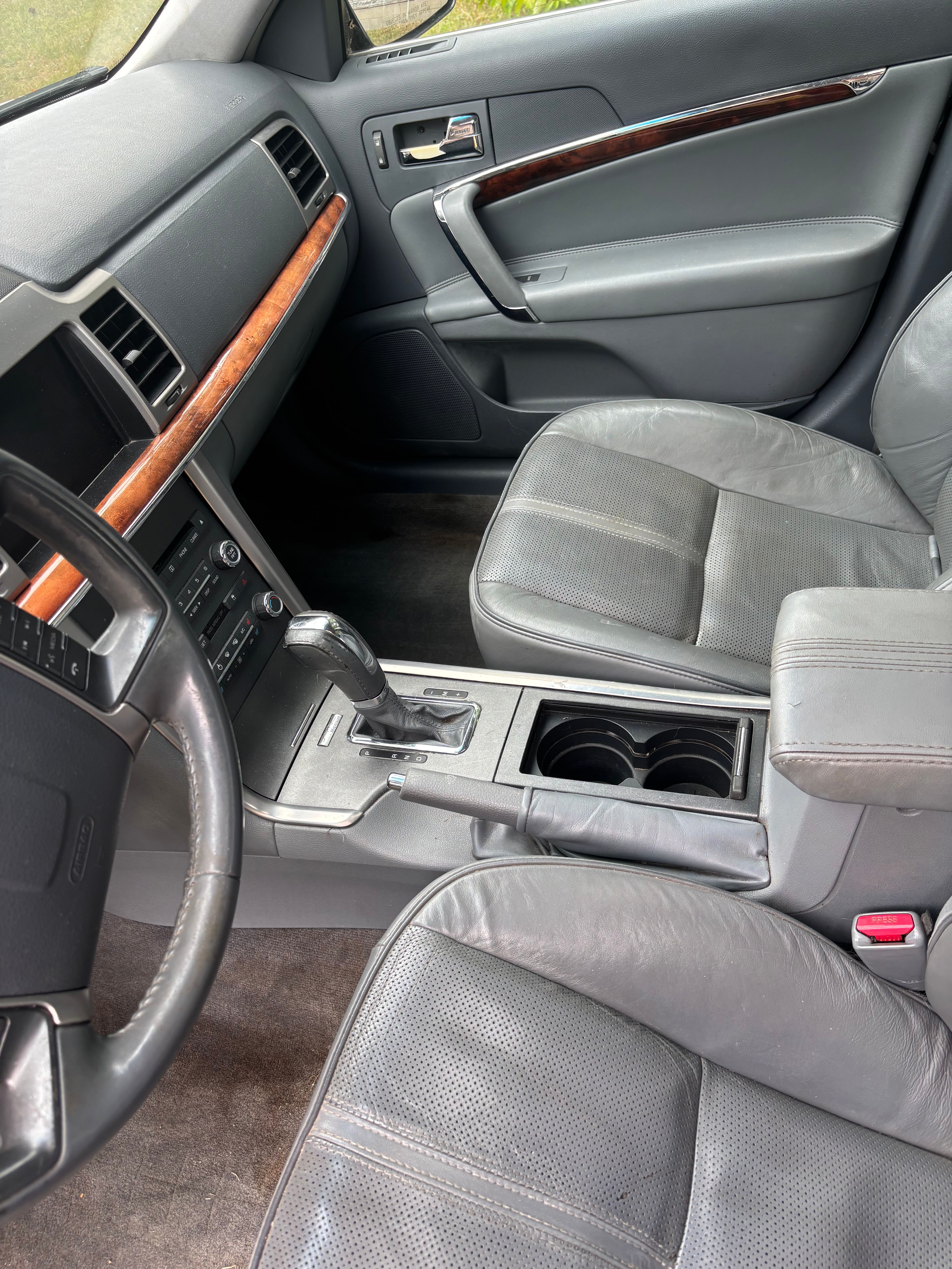Used 2010 Lincoln MKZ FWD image 9
