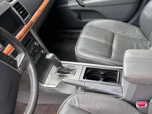 Used 2010 Lincoln MKZ image 9