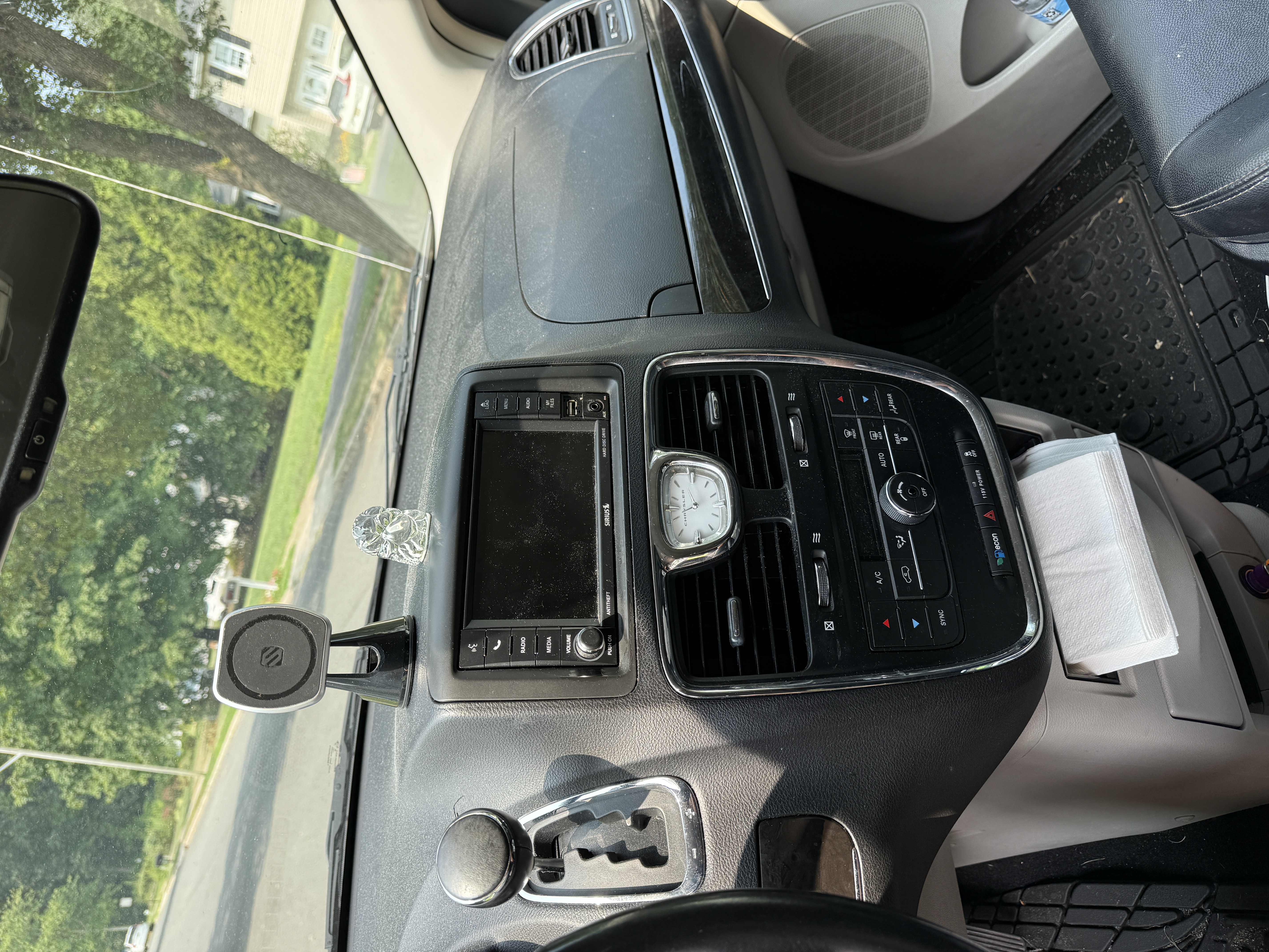 Used 2016 Chrysler Town & Country Touring FWD image 5