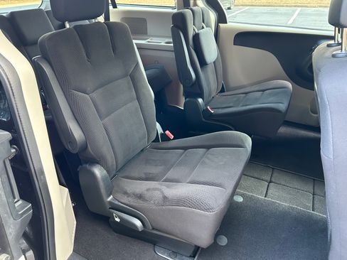 Used 2017 Dodge Grand Caravan SE w/ Power Window Group FWD image 8