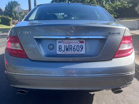 Used 2011 Mercedes-Benz C 300 4MATIC Sedan image 4