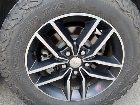 Used 2017 Jeep Grand Cherokee Trailhawk AWD/4WD image 20