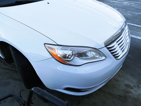 Used 2014 Chrysler 200 LX image 5