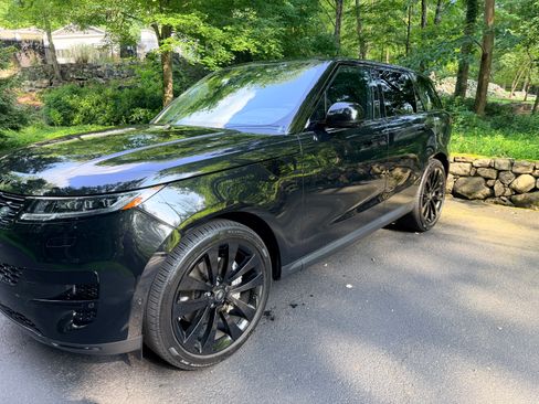 Used 2025 Land Rover Range Rover Sport SE AWD/4WD image 12