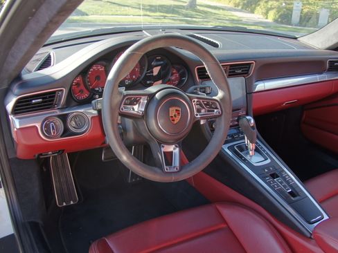 Used 2017 Porsche 911 Carrera 4 image 21