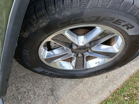 Used 2020 Jeep Wrangler Unlimited Sahara image 22